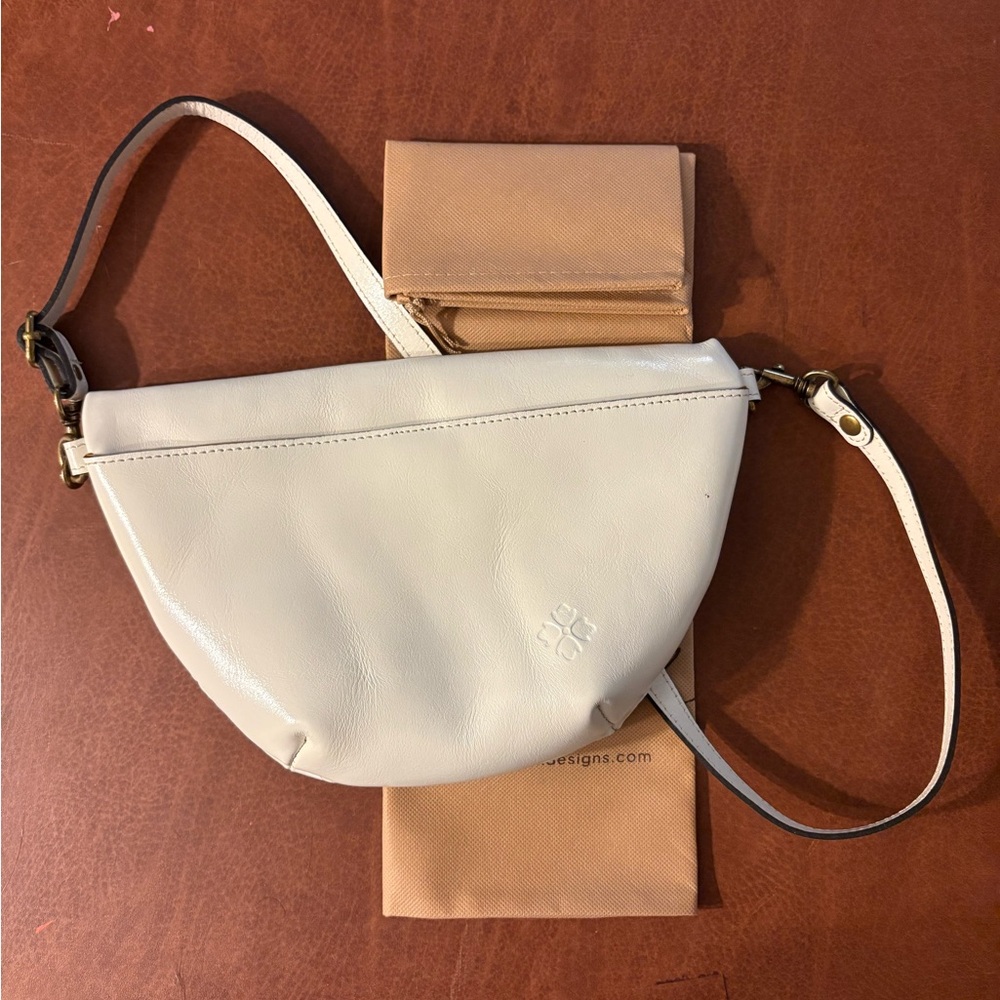 Elegant MW/oT Patricia Nash Cream Leather Crossbody Bag